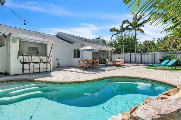 $2,200,000 | 155 Crescent Drive, Anna Maria, FL 34216