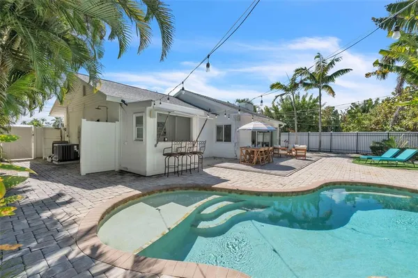 $2,200,000 | 155 Crescent Drive, Anna Maria, FL 34216