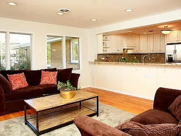 $4,500 | 3336 Overland Pass, Northbrook, IL 60062