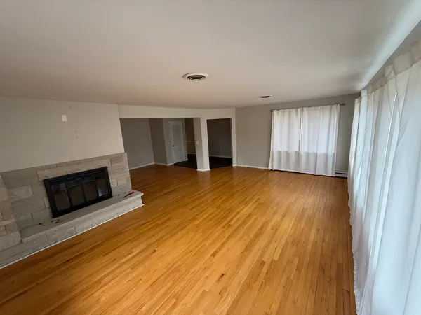 $4,500 | 3336 Overland Pass, Northbrook, IL 60062