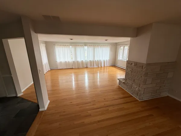 $4,500 | 3336 Overland Pass, Northbrook, IL 60062