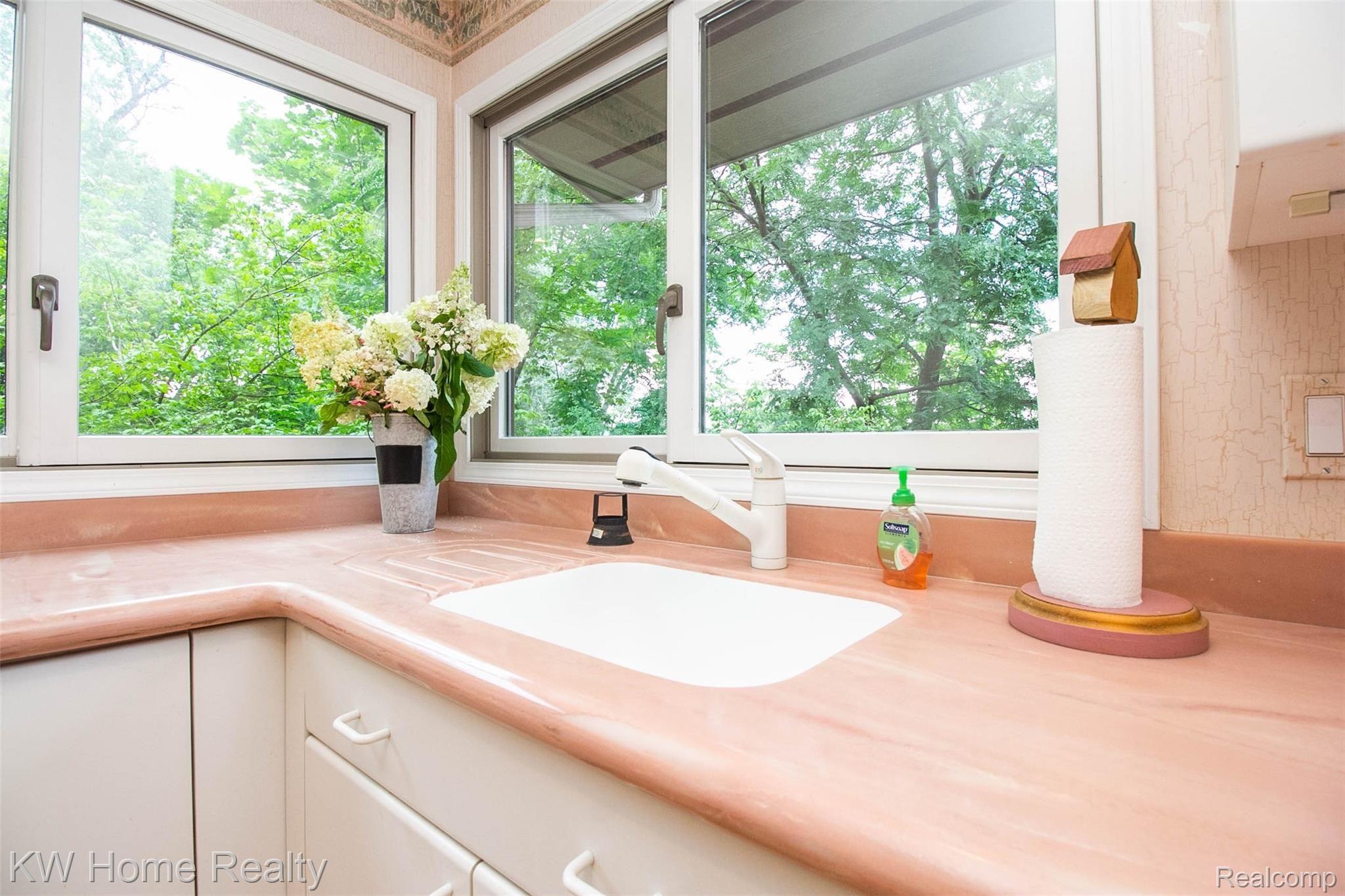 3930 Covert Road Waterford, MI 48328 - Photo 8 of 49 11.jpg