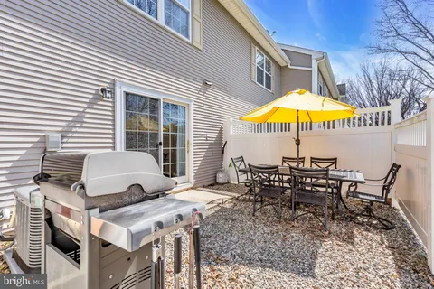 $319,000 | 189 Shrewsbury Court, Pennington, NJ 08534