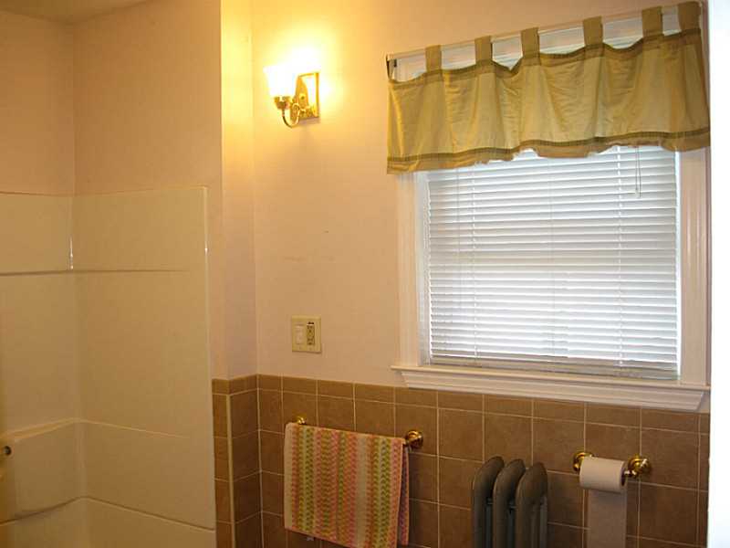 134 Lyndon Road Cranston, RI 02905 - Photo 18 of 25 Bathroom.