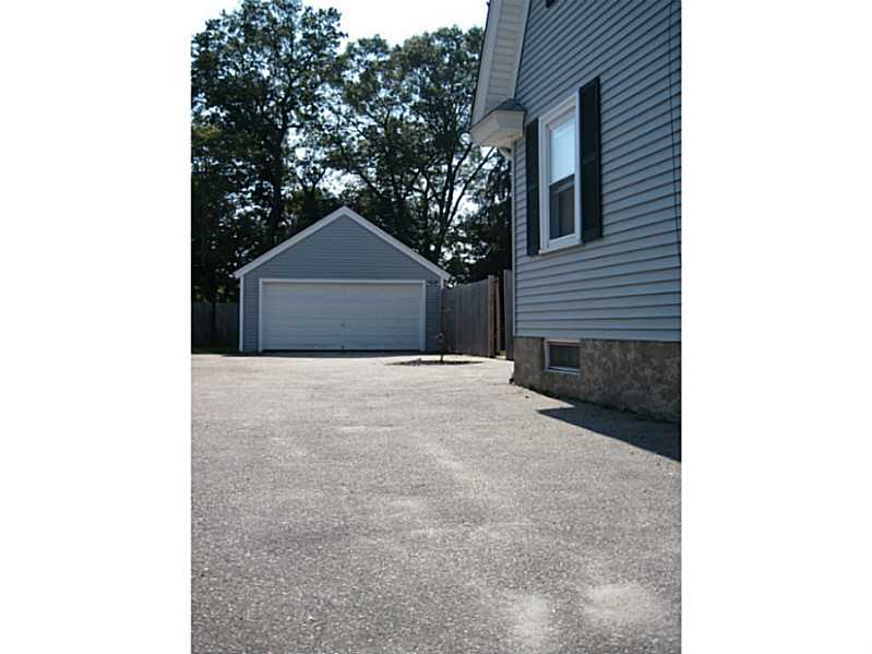 134 Lyndon Road Cranston, RI 02905 - Photo 23 of 25 Parking Lot/Garage.