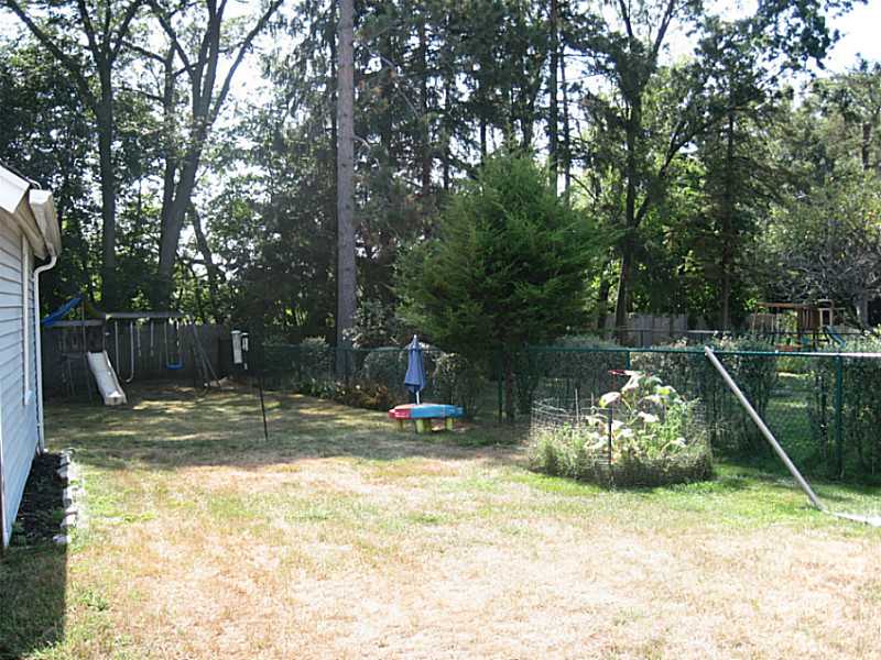 134 Lyndon Road Cranston, RI 02905 - Photo 24 of 25 Yard/Garden.