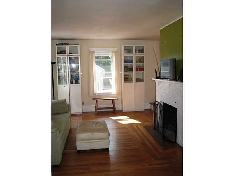 134 Lyndon Road Cranston, RI 02905 - Photo 4 of 25 Living Room.
