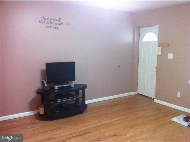 414 Holly Road Yeadon, PA 19050 - Photo 4 of 23