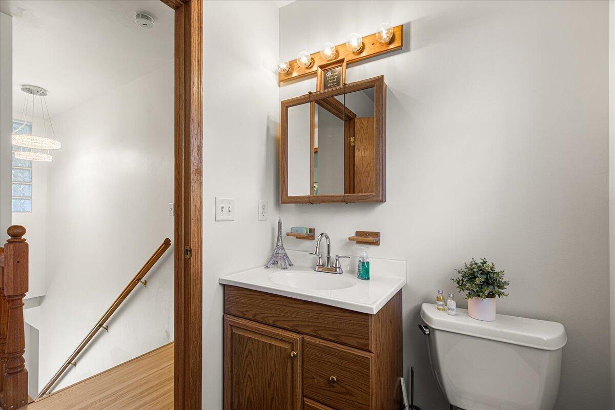 2350 East Sandy Acre Road West Bend, WI 53090 - Photo 29 of 42 Full Bath upstairs