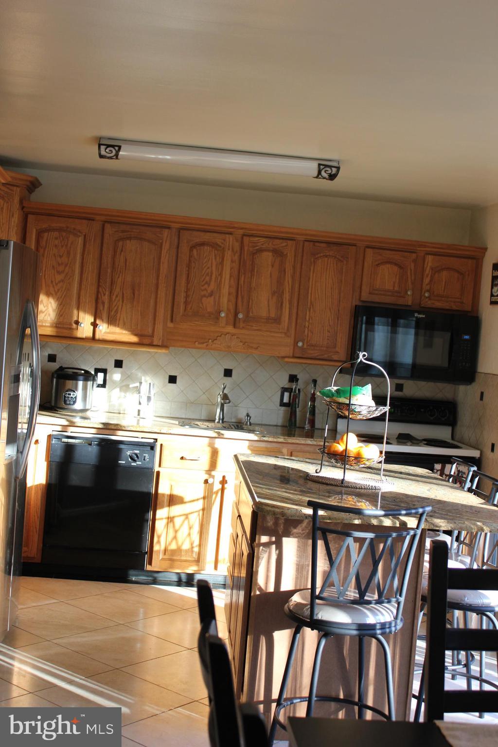 514 Fairfield Road Hightstown, NJ 08520 - Photo 3 of 10 Kitchen Granite & Stainless steel