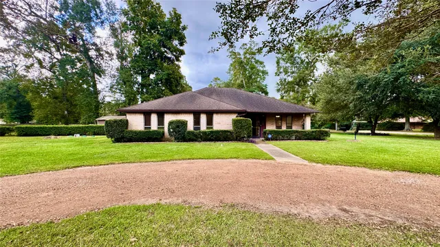 a view of outdoor space yard and porch