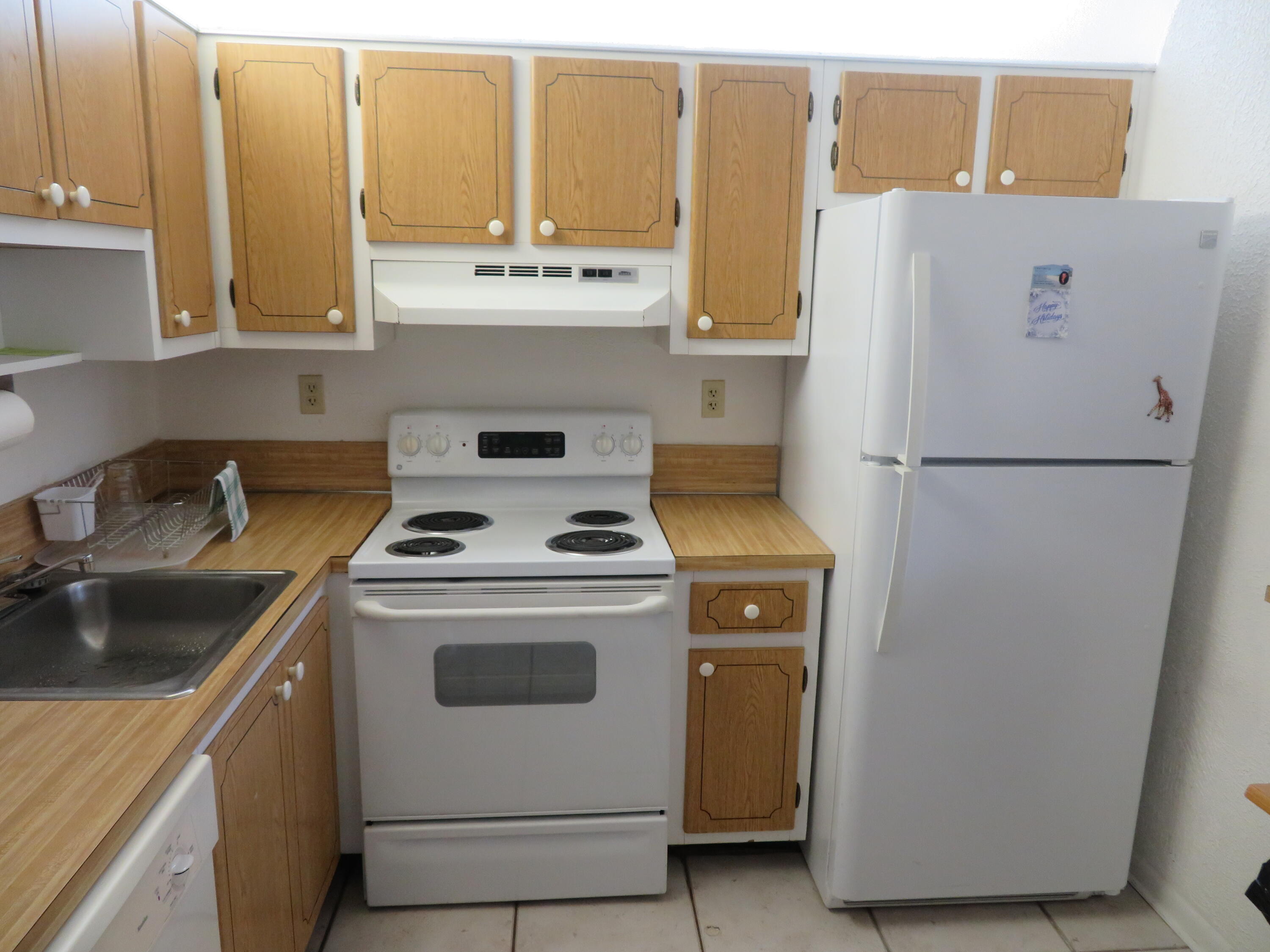 9233 Southwest 8th Street, Unit 119 Boca Raton, FL 33428 - Photo 23 of 42 41_9233-119_Kitchen
