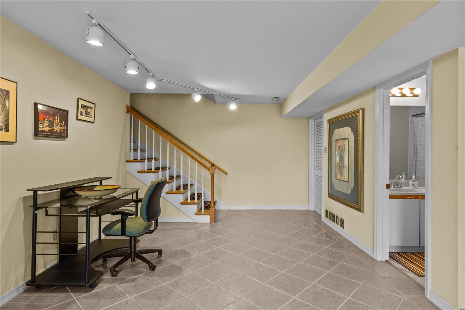 1858 Ridgeview Cir Drive Ballwin, MO 63021 - Photo 22 of 27 Gallery Image 22