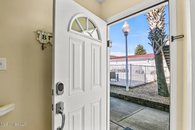 $2,295 | 1664 Beach Boulevard, Unit B65, Biloxi, MS 39531