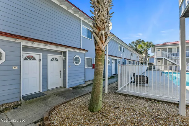 $2,295 | 1664 Beach Boulevard, Unit B65, Biloxi, MS 39531