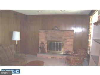 424 Mark Place Philadelphia, PA 19115 - Photo 6 of 9 Family Room