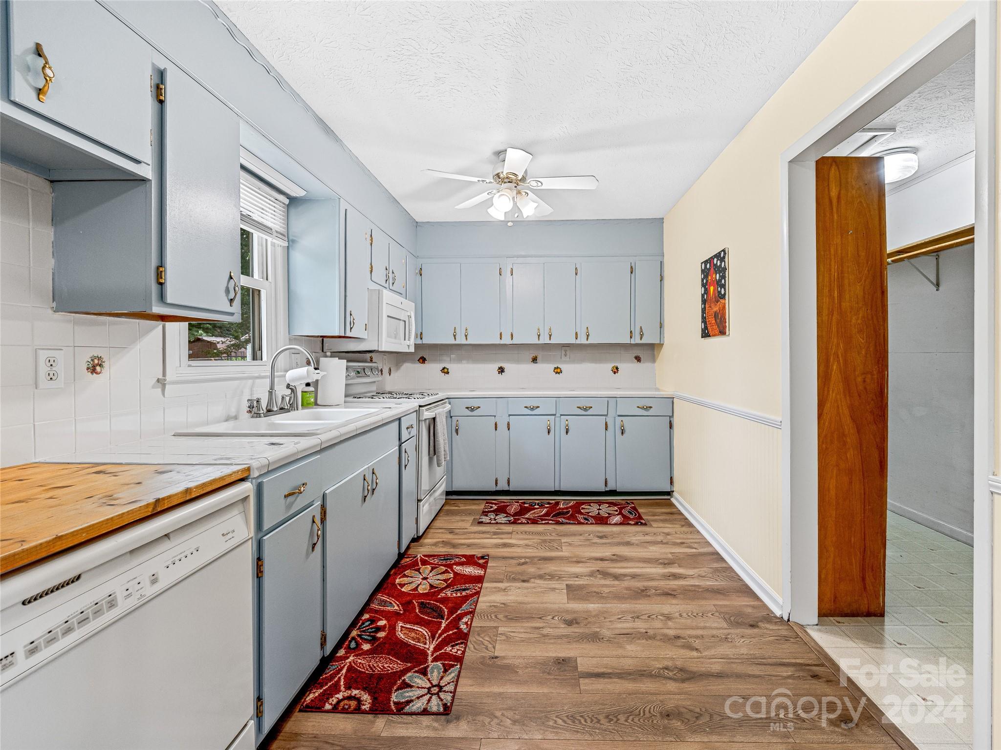 5121 Howard Gap Road Flat Rock, NC 28731 - Photo 5 of 17 Gallery Image 5