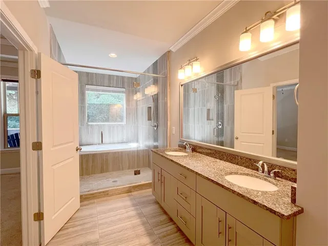 an empty room with closet and ceiling fan