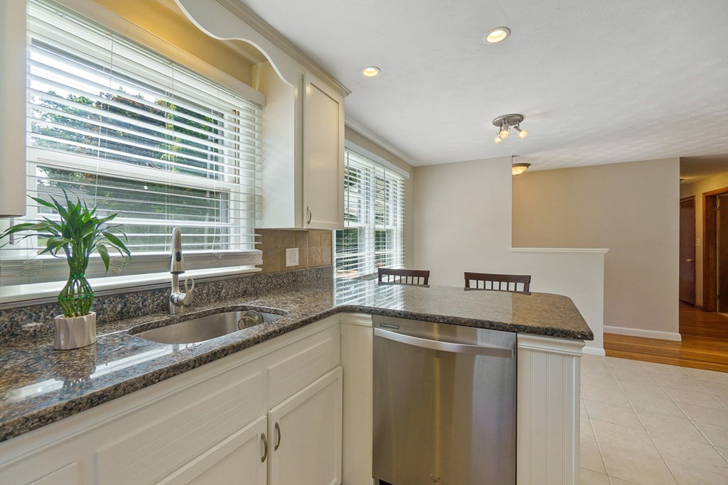 290 River Road Tewksbury, MA 01876 - Photo 5 of 40 Gallery Image 5
