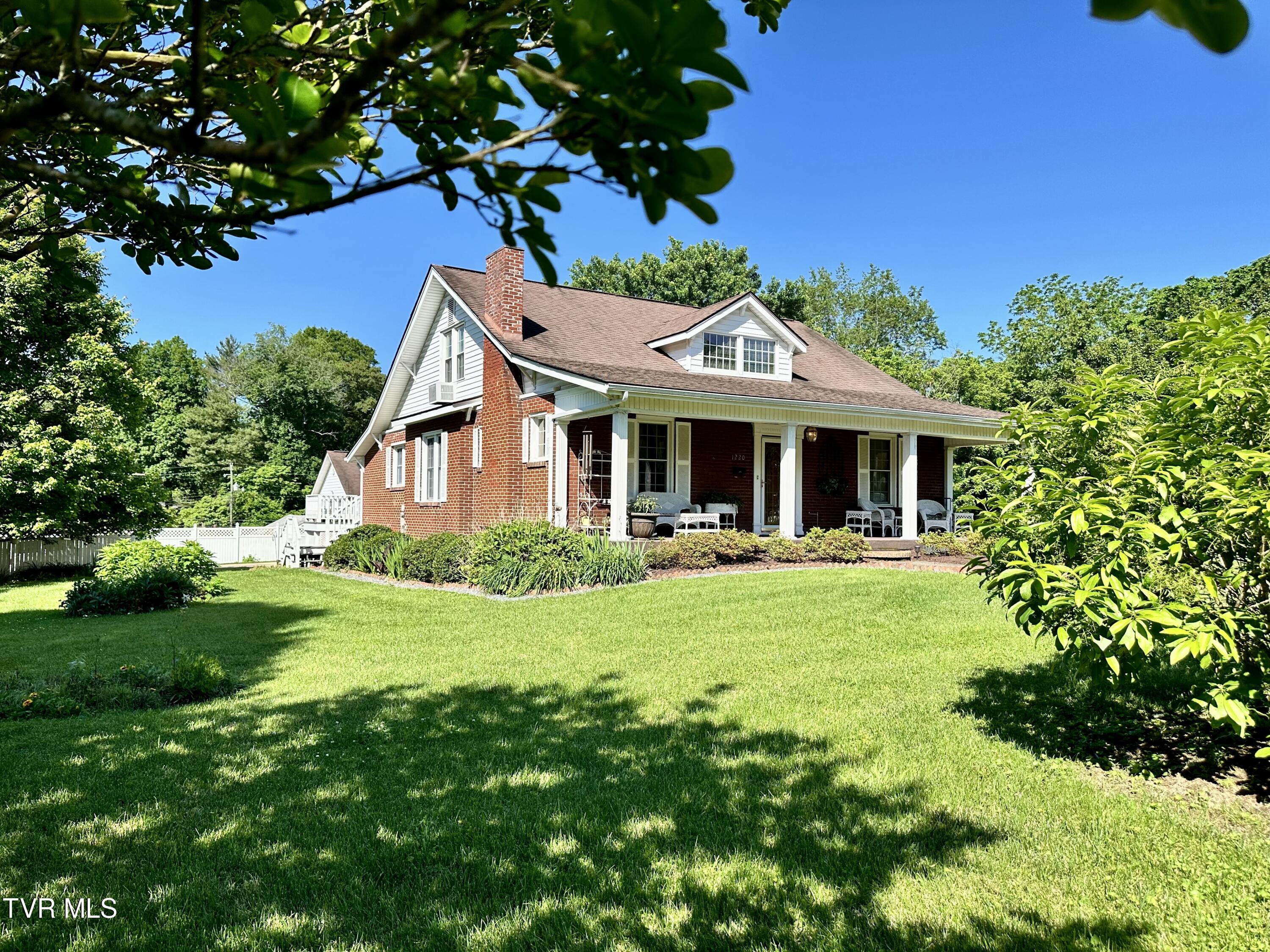 1220 Columbia Road Bristol, TN 37620 - Photo 1 of 44 IMG_6025