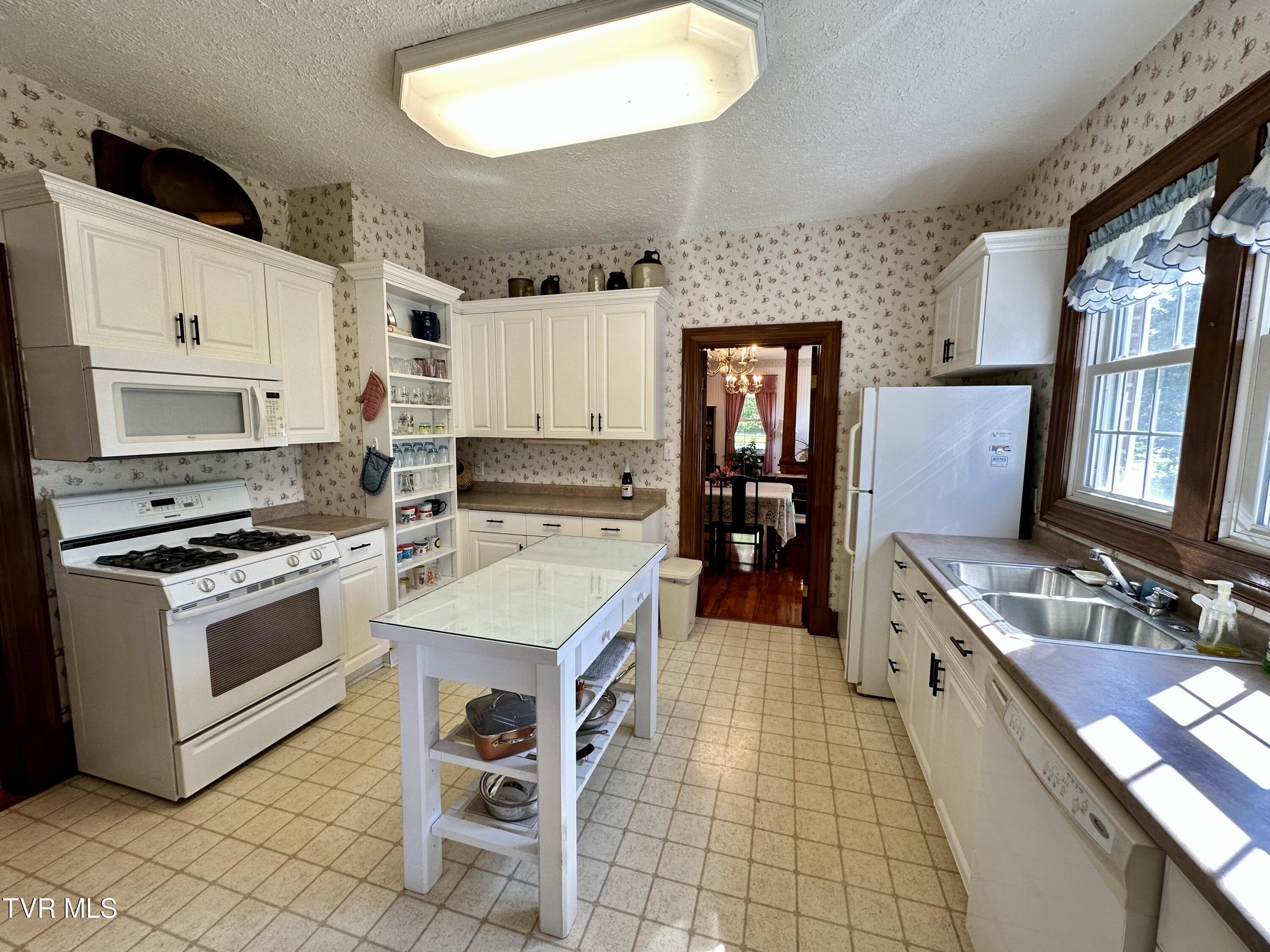 1220 Columbia Road Bristol, TN 37620 - Photo 20 of 44 IMG_6034