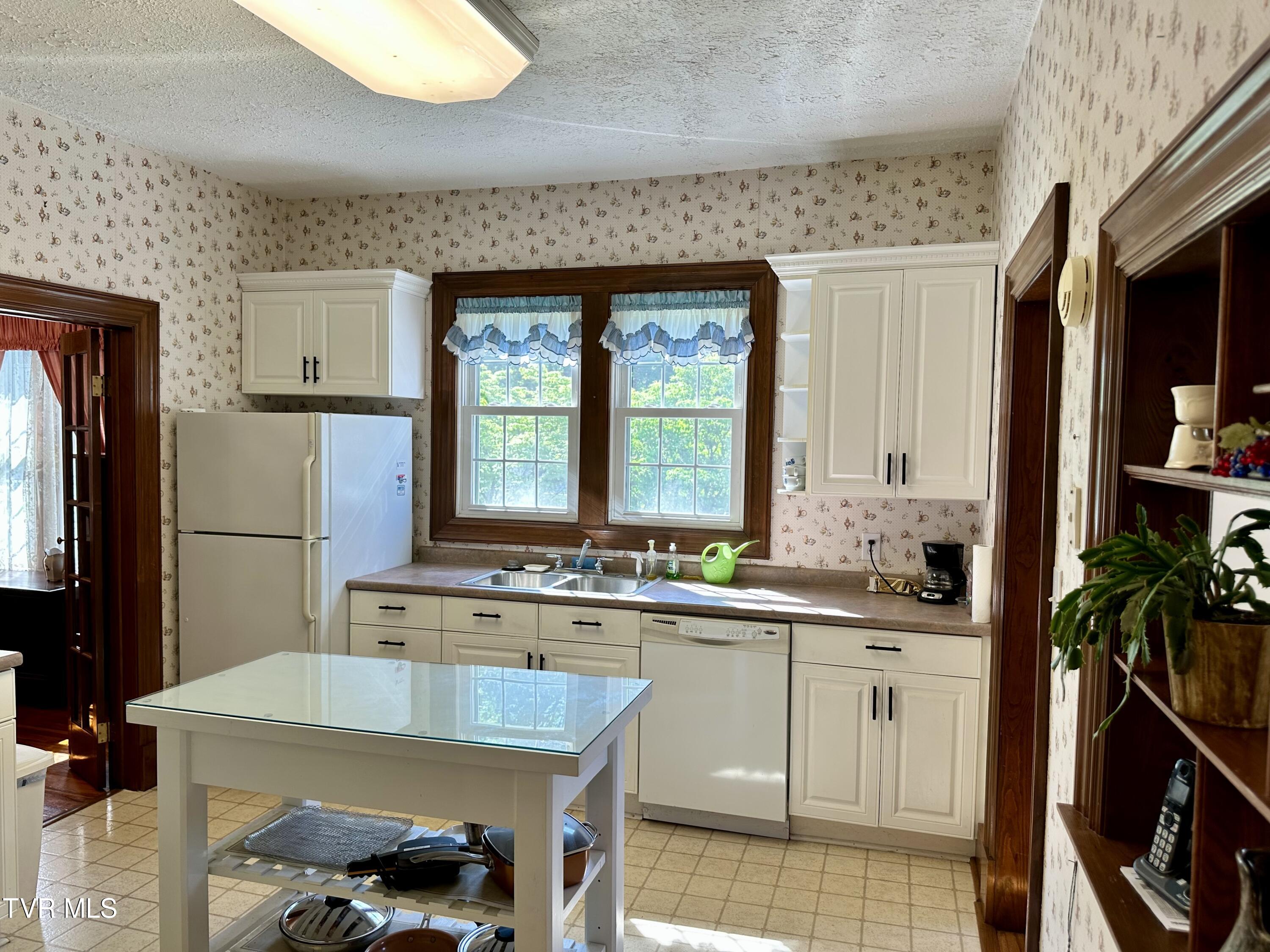 1220 Columbia Road Bristol, TN 37620 - Photo 21 of 44 IMG_6030
