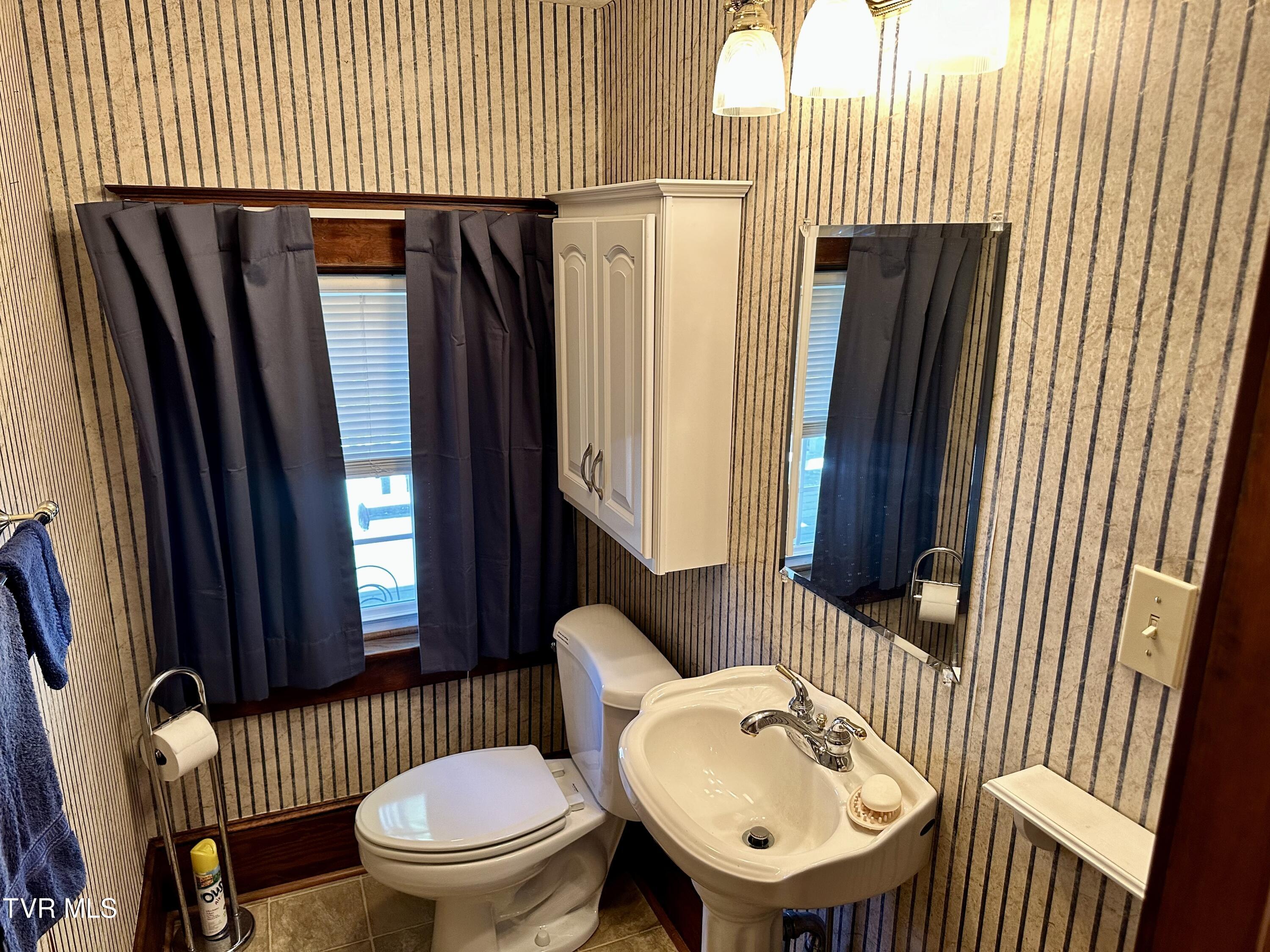 1220 Columbia Road Bristol, TN 37620 - Photo 32 of 44 IMG_6043