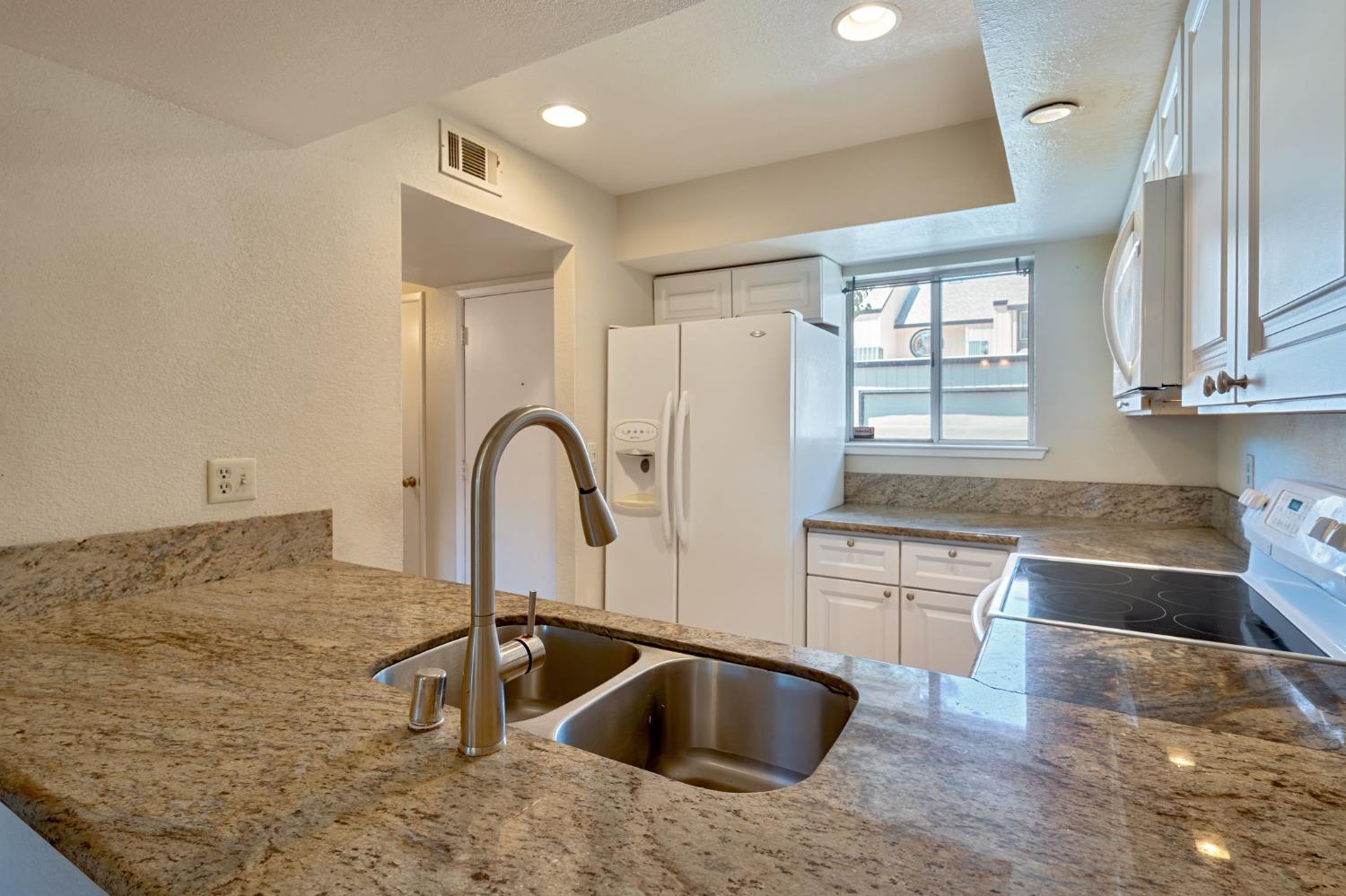 9237 Madison Avenue Orangevale, CA 95662 - Photo 11 of 40