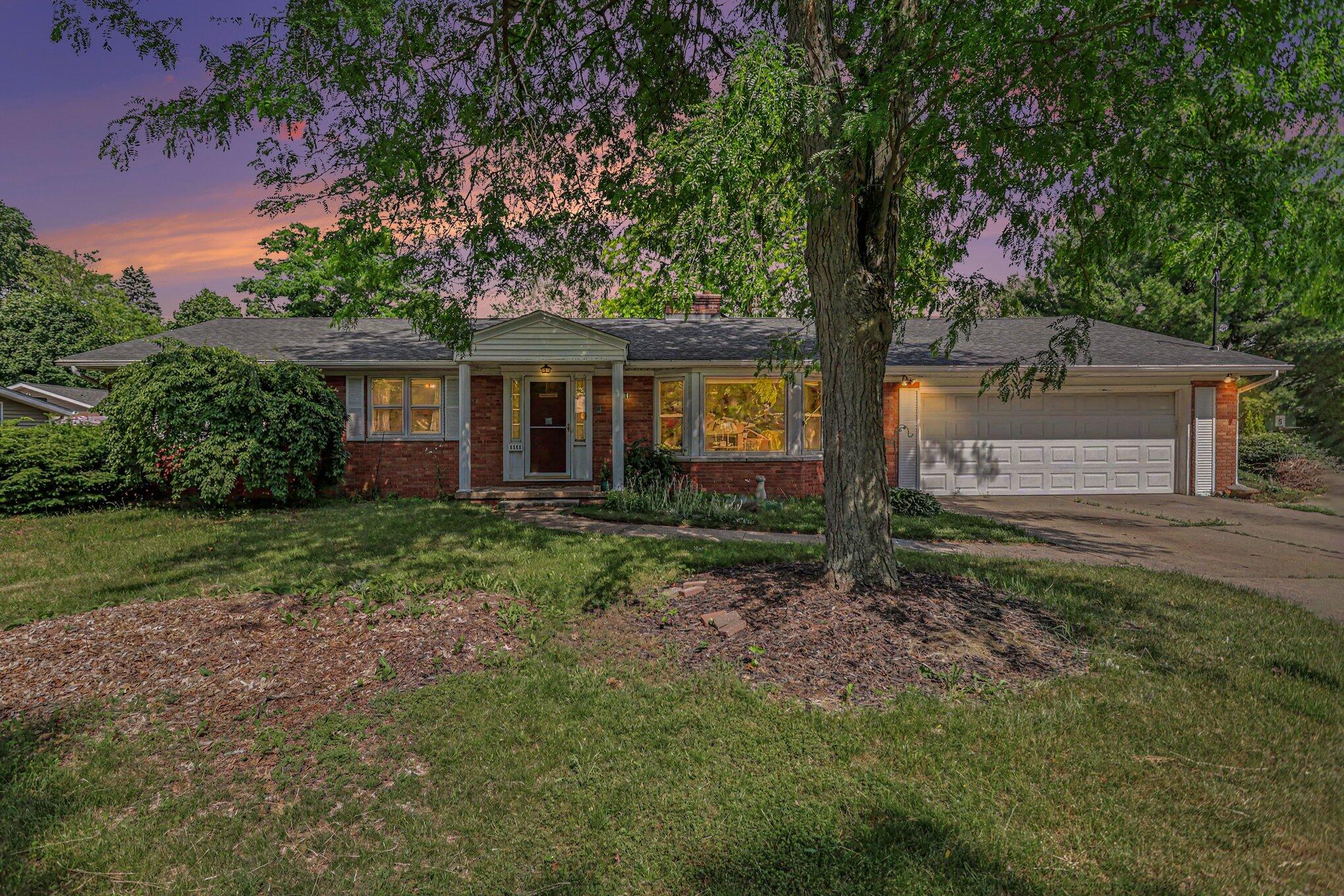 1111 South Clinton Street Charlotte, MI 48813 - Photo 1 of 24 001_file_5022