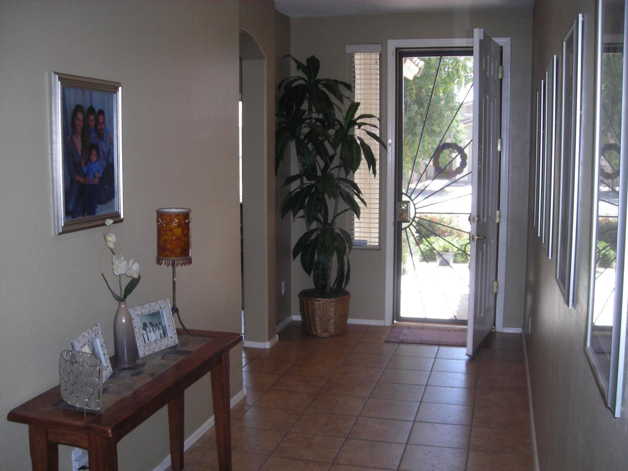 3250 East Hampton Lane Gilbert, AZ 85295 - Photo 7 of 11 Spacious Formal Entryway!
