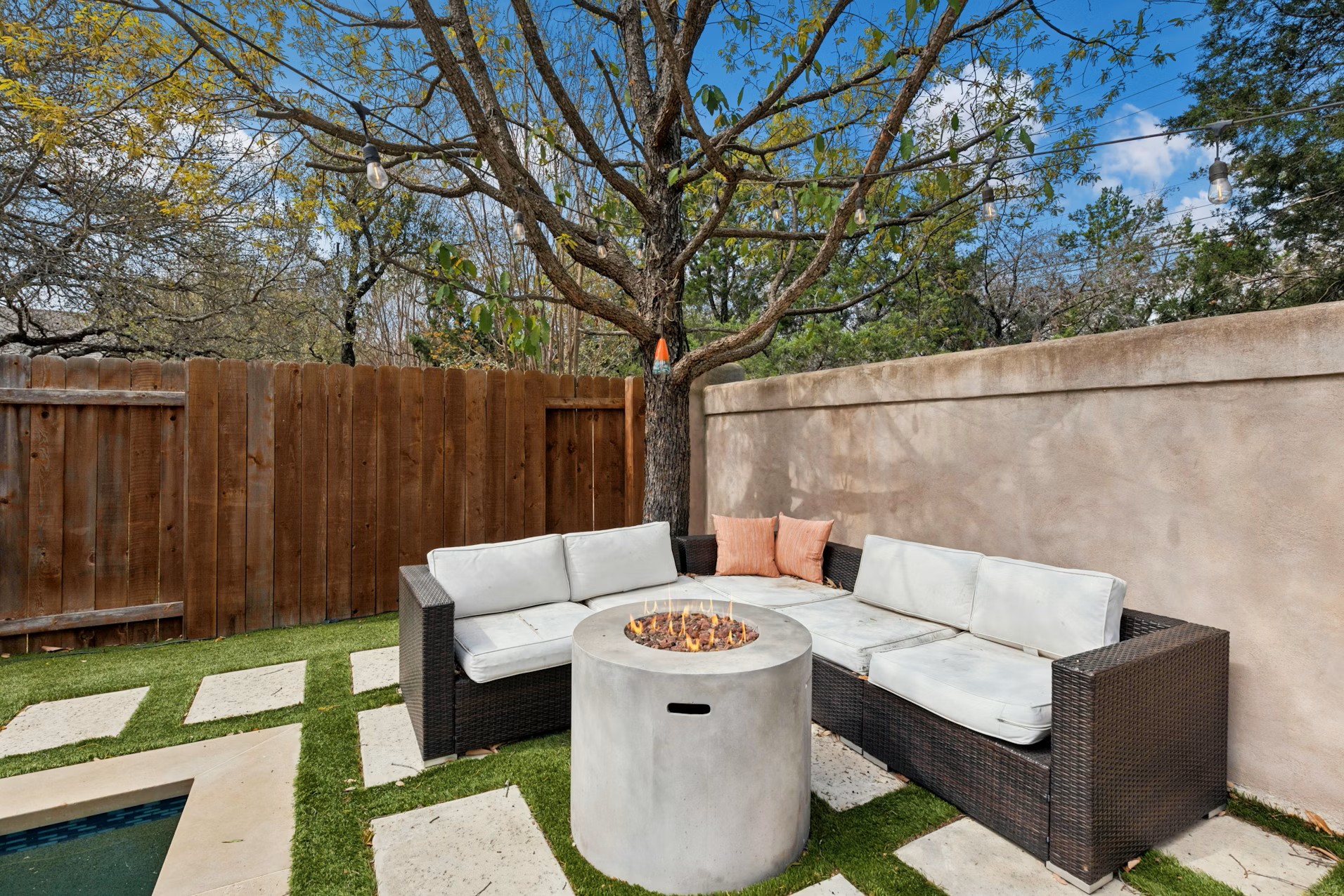 320 El Socorro Lane Austin, TX 78732 - Photo 21 of 40 a view of outdoor sitting area with furniture