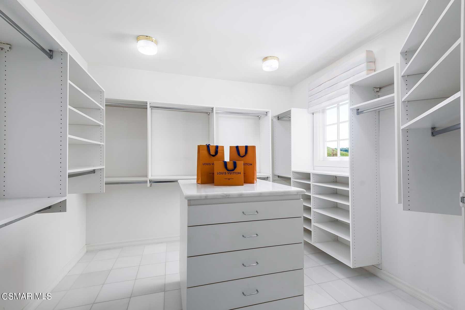 5467 Wellesley Drive Calabasas, CA 91302 - Photo 38 of 60 47