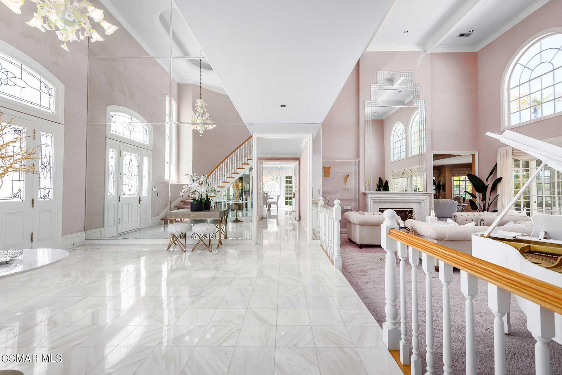 5467 Wellesley Drive Calabasas, CA 91302 - Photo 5 of 60 12