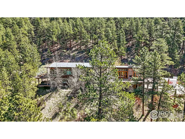 a view of a house with a porch and a yard