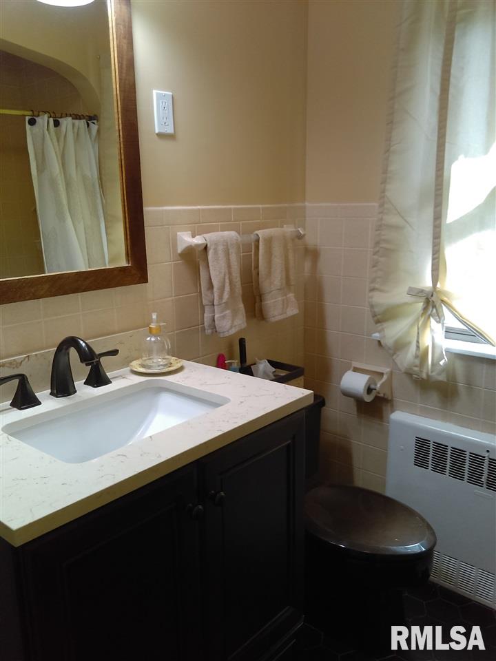 3322 Middle Road Davenport, IA 52803 - Photo 18 of 24 Gallery Image 18