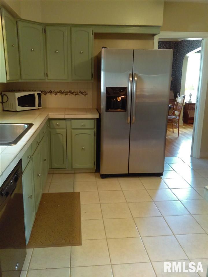 3322 Middle Road Davenport, IA 52803 - Photo 8 of 24 Gallery Image 8