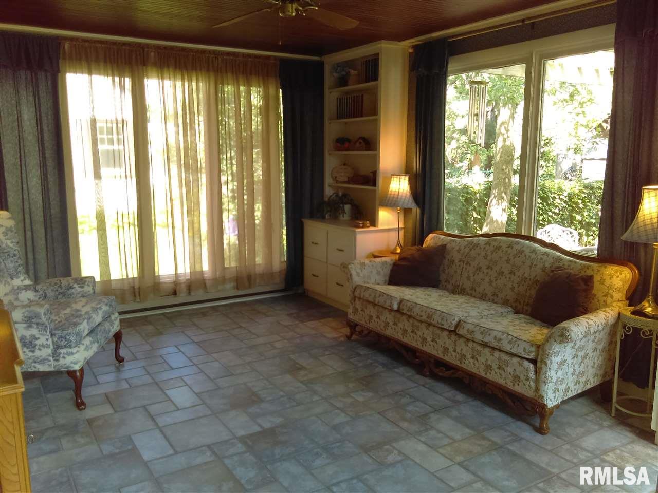 3322 Middle Road Davenport, IA 52803 - Photo 9 of 24 Gallery Image 9
