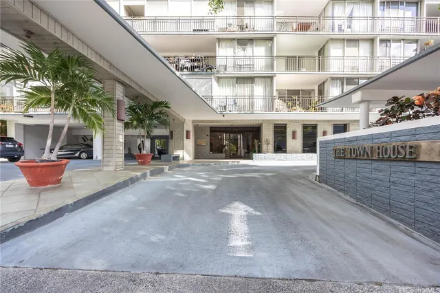 $335,000 | 1415 Victoria Street, Unit 908, Honolulu, HI 96822
