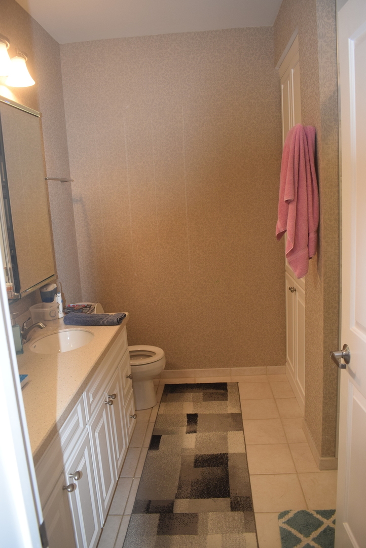 977 Harris Road, Unit 32 Grayslake, IL 60030 - Photo 7 of 16