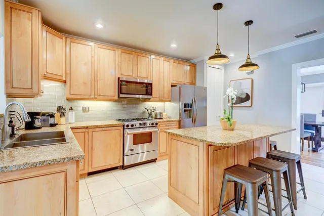 $6,950 | 411 26th Street, West Palm Beach, FL 33407