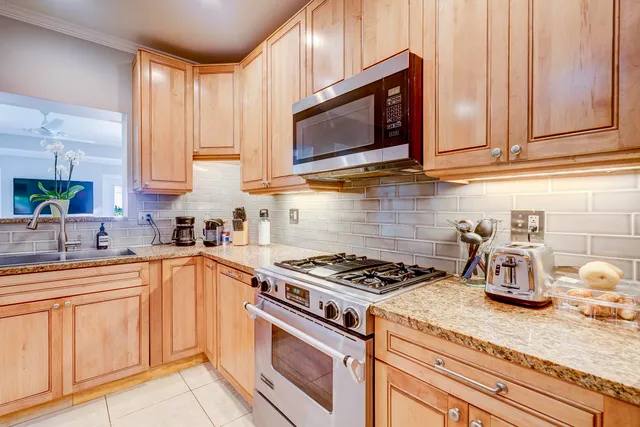 $6,950 | 411 26th Street, West Palm Beach, FL 33407