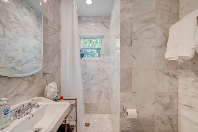 $6,950 | 411 26th Street, West Palm Beach, FL 33407