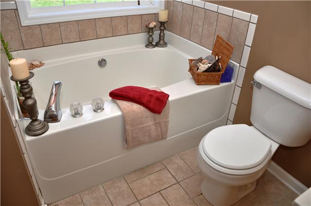 1847 Twin Rivers Road Clarksville, TN 37040 - Photo 14 of 20 Soaking Tub