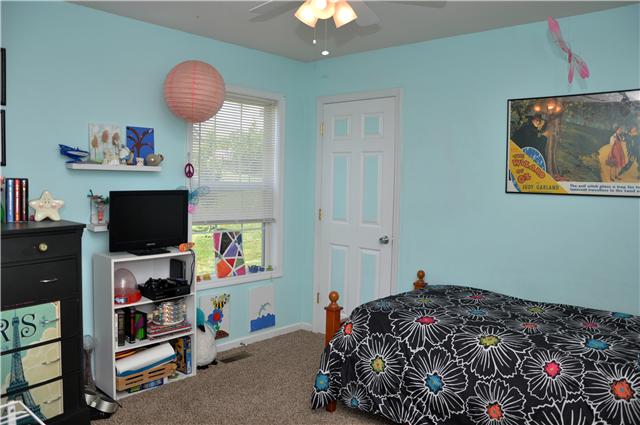 1847 Twin Rivers Road Clarksville, TN 37040 - Photo 16 of 20 Bedroom 3 (Owner will repaint upon request) with New Carpet