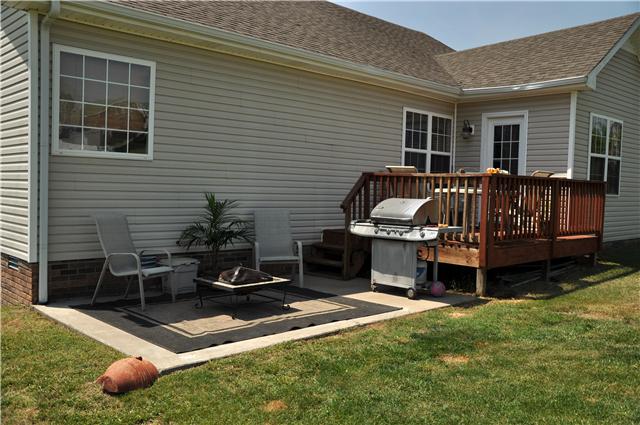 1847 Twin Rivers Road Clarksville, TN 37040 - Photo 19 of 20 Patio & Deck