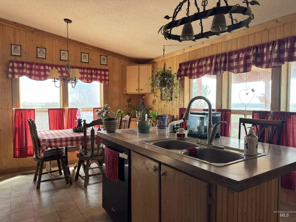$650,000 | 103 West 420 North, Shoshone, ID 83352