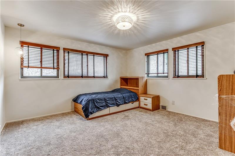 2335 Marbury Road Pittsburgh, PA 15221 - Photo 17 of 23 Gallery Image 17