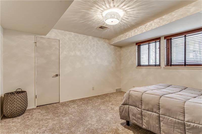 2335 Marbury Road Pittsburgh, PA 15221 - Photo 21 of 23 Gallery Image 21