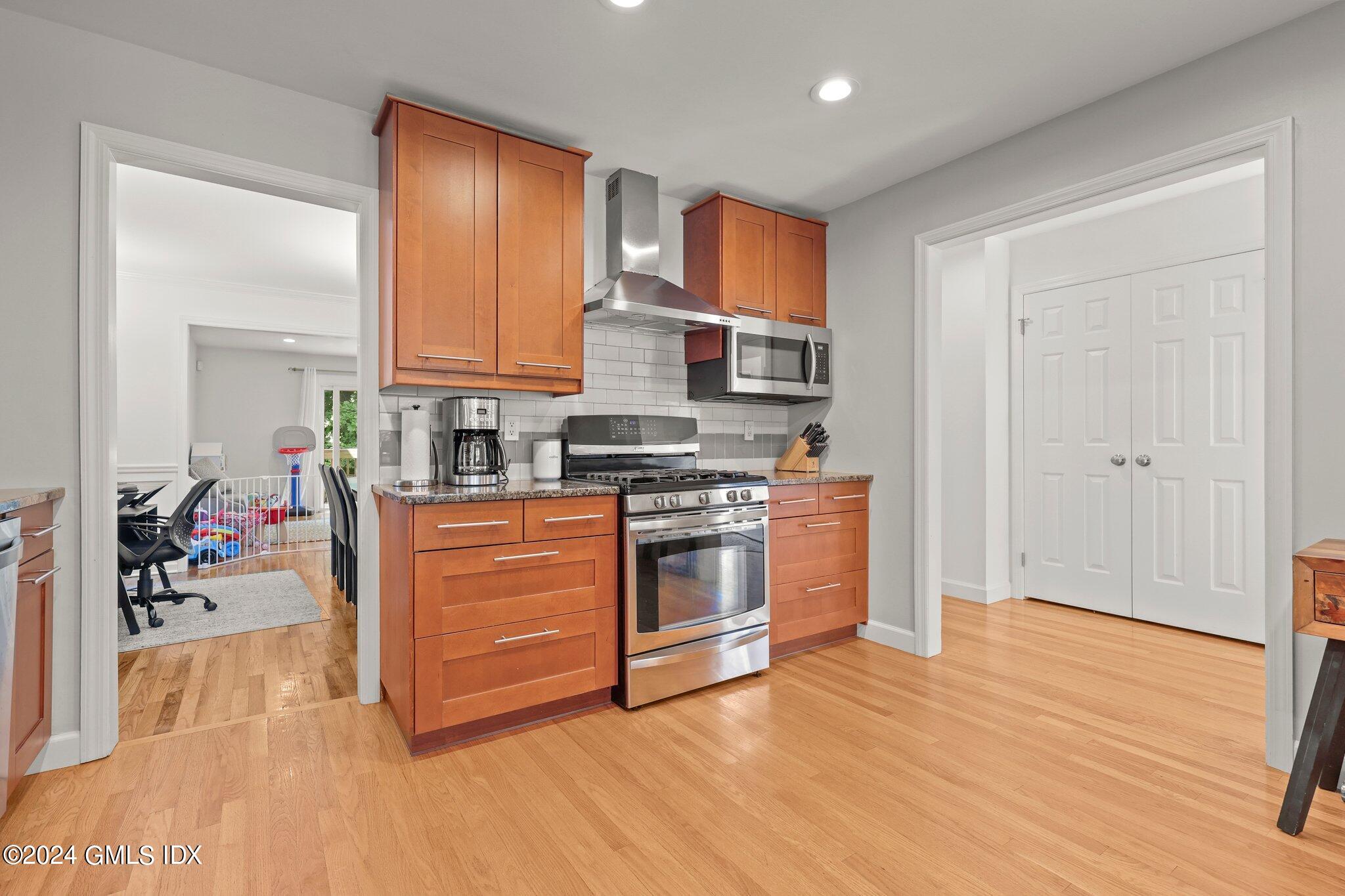 78 River Road, Unit 9 Cos Cob, CT 06807 - Photo 5 of 49 4-web-or-mls-78-river-rd-unit-9