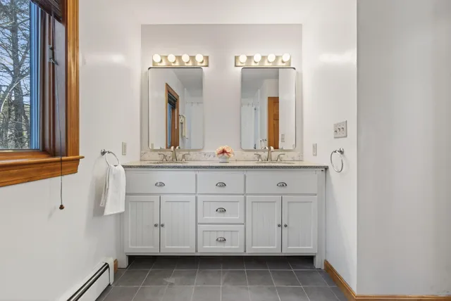 $1,049,000 | 200 Sisquisic Trail, Yarmouth, ME 04096